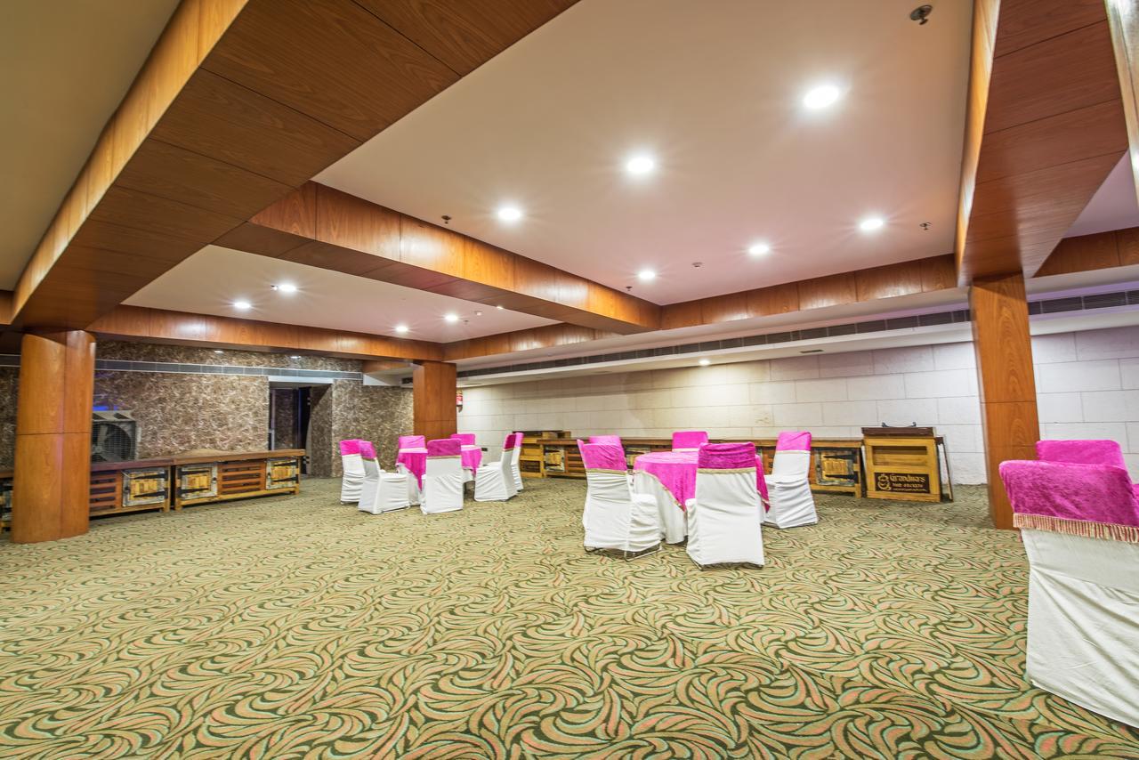 Hotel Celebration Gardens New Delhi Exterior foto